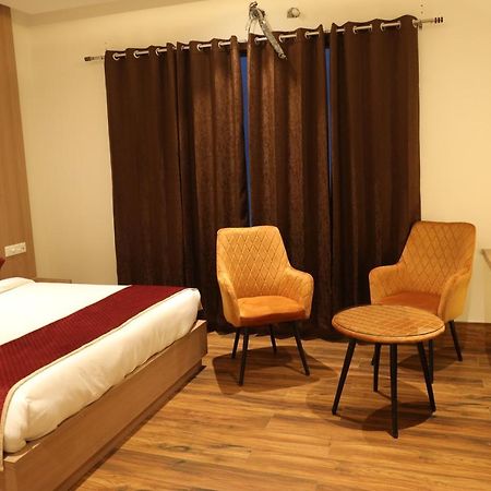 Hotel Crown Savoy, Near Railway Station & Guru Nanak Dev University Amritsar Luaran gambar