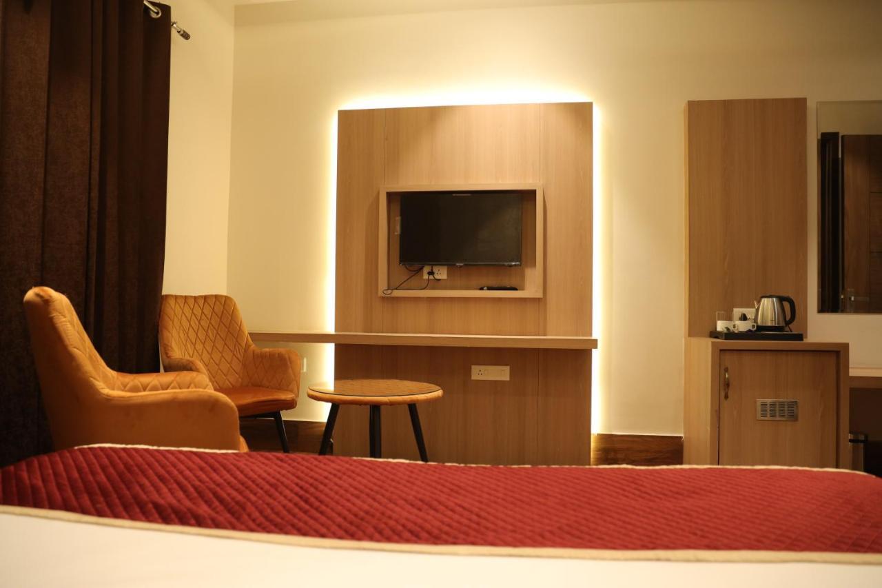 Hotel Crown Savoy, Near Railway Station & Guru Nanak Dev University Amritsar Luaran gambar