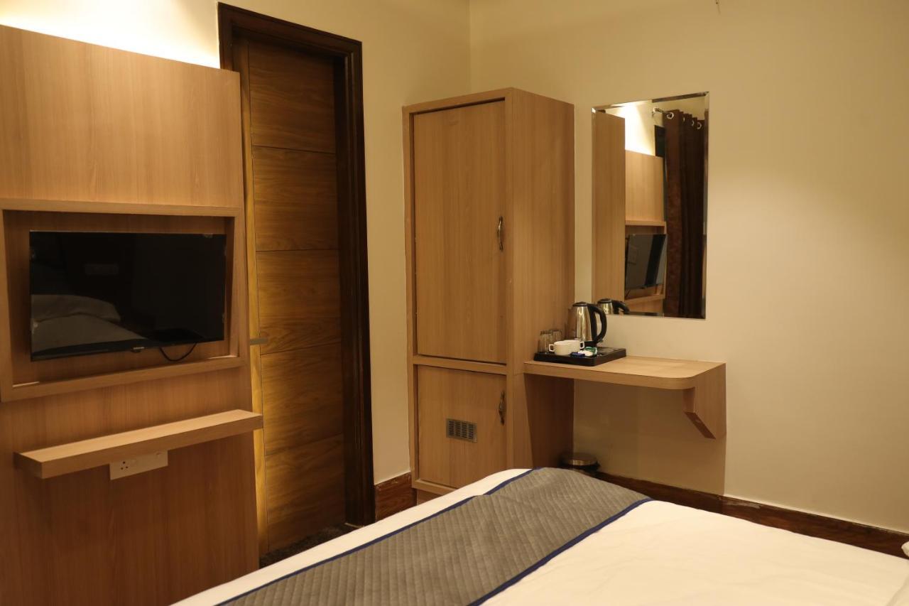 Hotel Crown Savoy, Near Railway Station & Guru Nanak Dev University Amritsar Luaran gambar