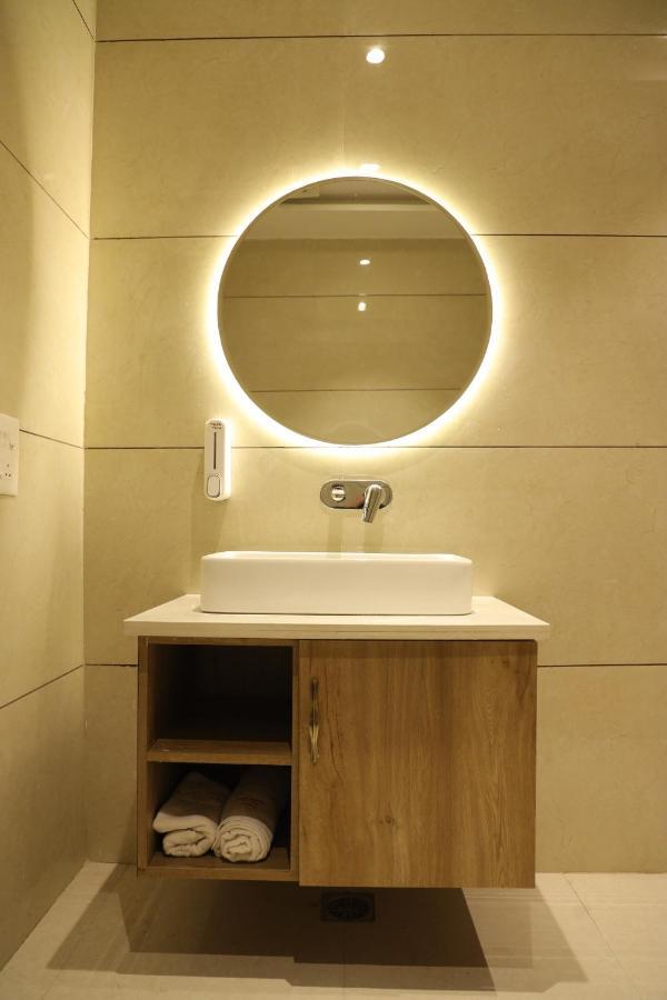 Hotel Crown Savoy, Near Railway Station & Guru Nanak Dev University Amritsar Luaran gambar